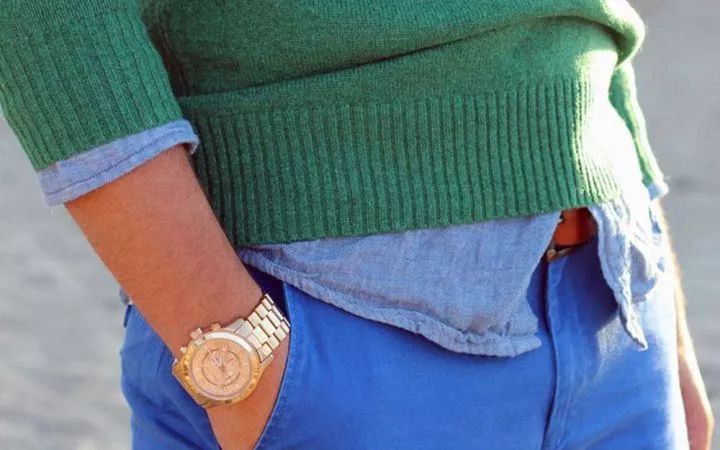 男生肤色黑穿什么颜色衣服,肤色较黑男生穿什么颜色的短袖