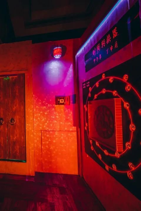 夜幕降临沉浸式密室逃脱体验剧场,超刺激的密室逃脱等你来体验
