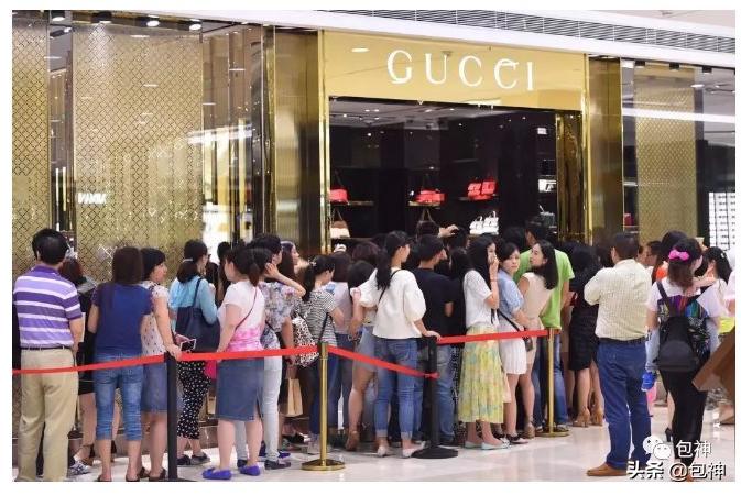 lv包包买真的好还是假的好,lv包包值得买吗