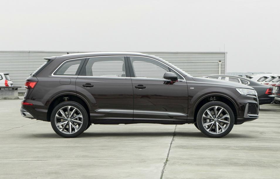 奥迪q7三联屏,奥迪q7中控改三联屏