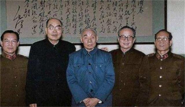 开国中将吴信泉：一生孕育12个子女，8个儿子、4个女儿