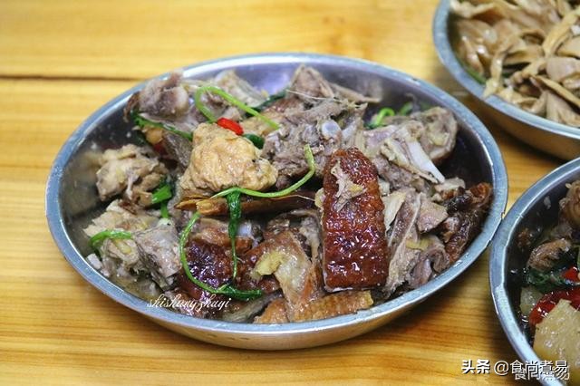 堂哥堂嫂亲自下厨做了一桌农家菜,去乡下婶婶家