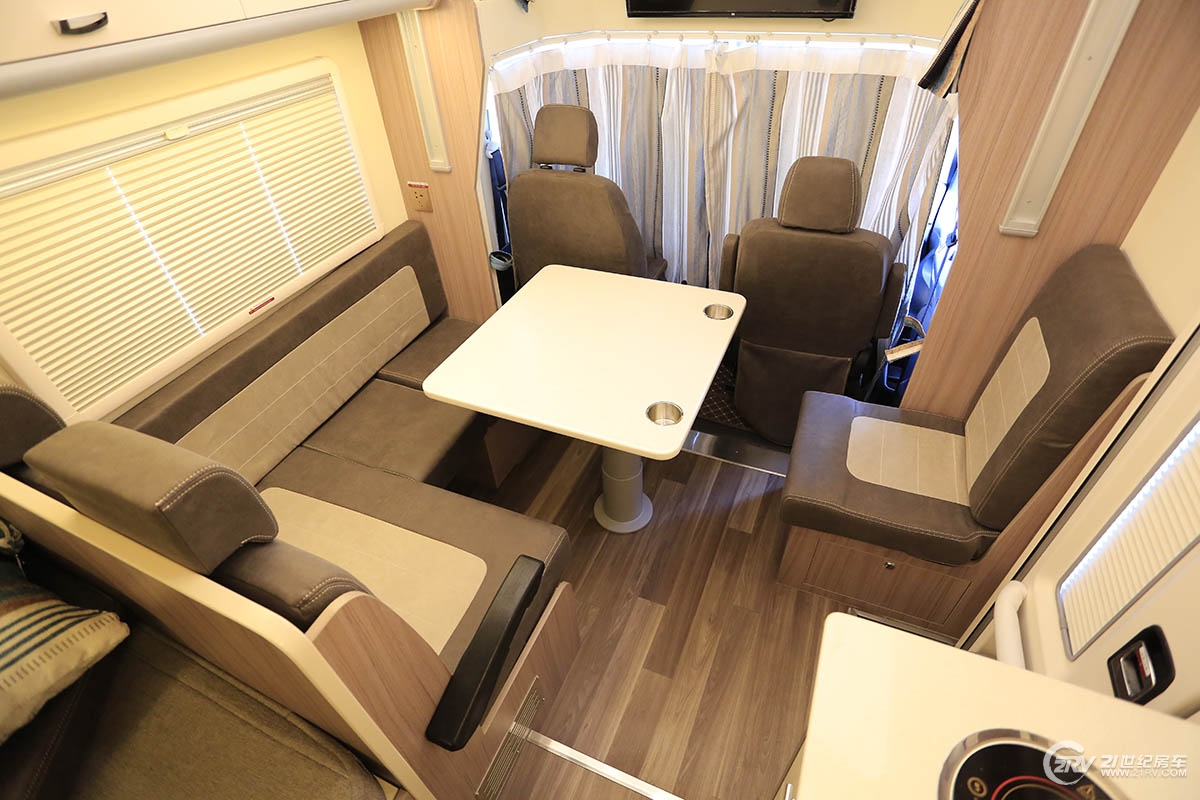 中天房车新季风畅游款,最新版的大通t型房车价格