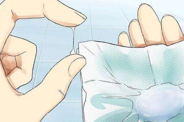 女性排卵期身下有异味么,女性排卵期时不时漏一点点尿