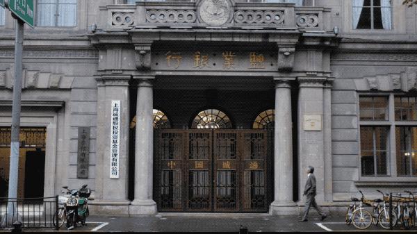 丈夫送的上亿家产，她一分不留，全捐给了故宫