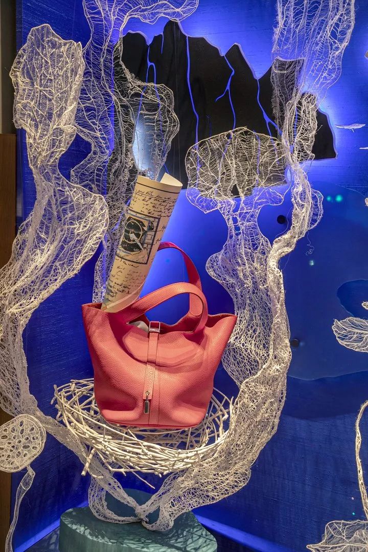 爱马仕最新的橱窗设计,手工制作的梦幻艺术空间