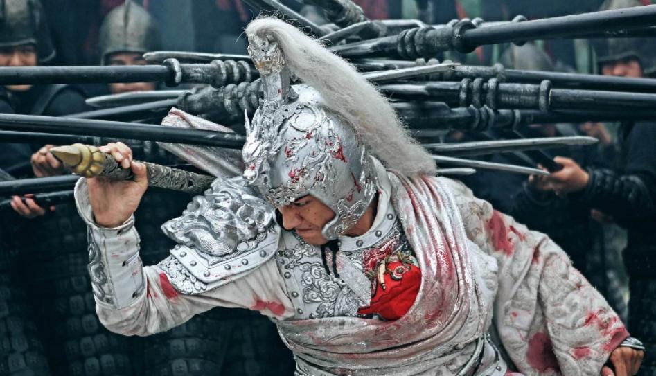 赵云一生任劳任怨，因犯*场官**大忌，故只能死后封侯