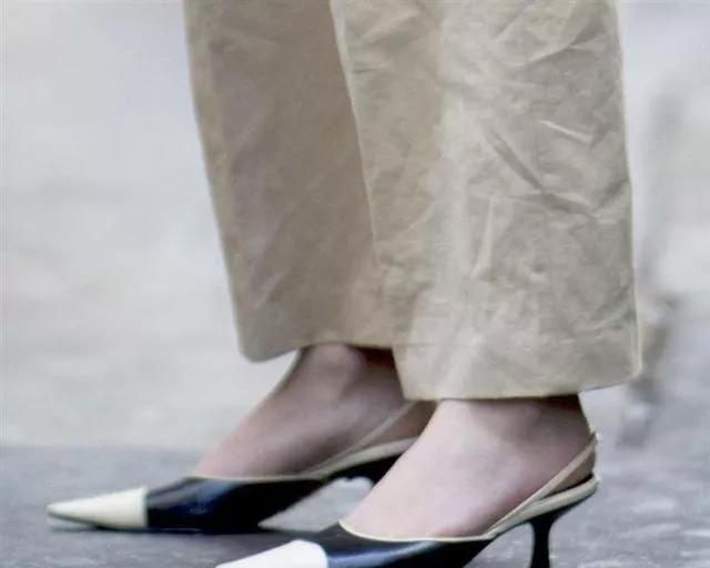 女鞋最火的一款露趾,今年超火真皮女鞋露后跟