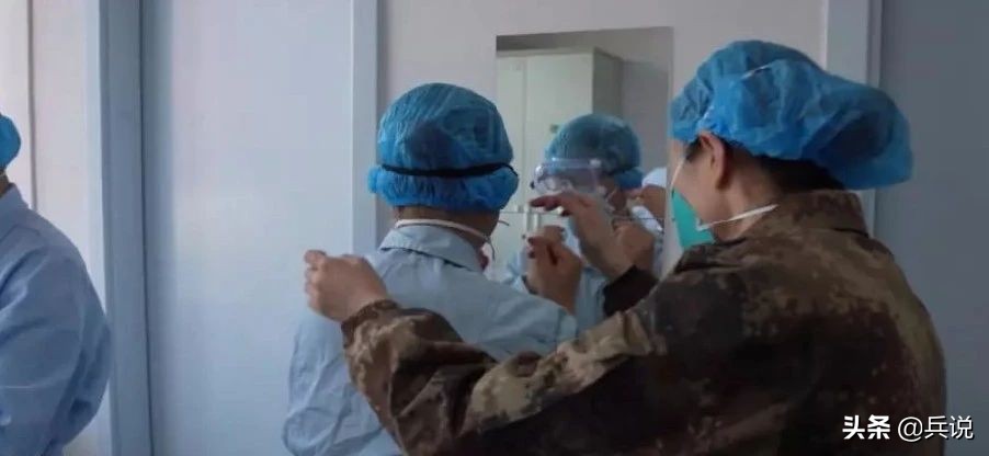 前线女军医，看到丈夫微信，已是几天后，泪水浸湿口罩