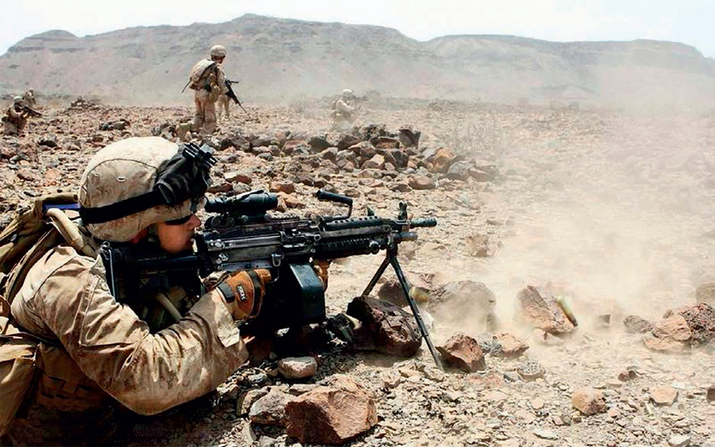 中国95式步枪和美军m4相比,95式轻机枪和95式班用机枪