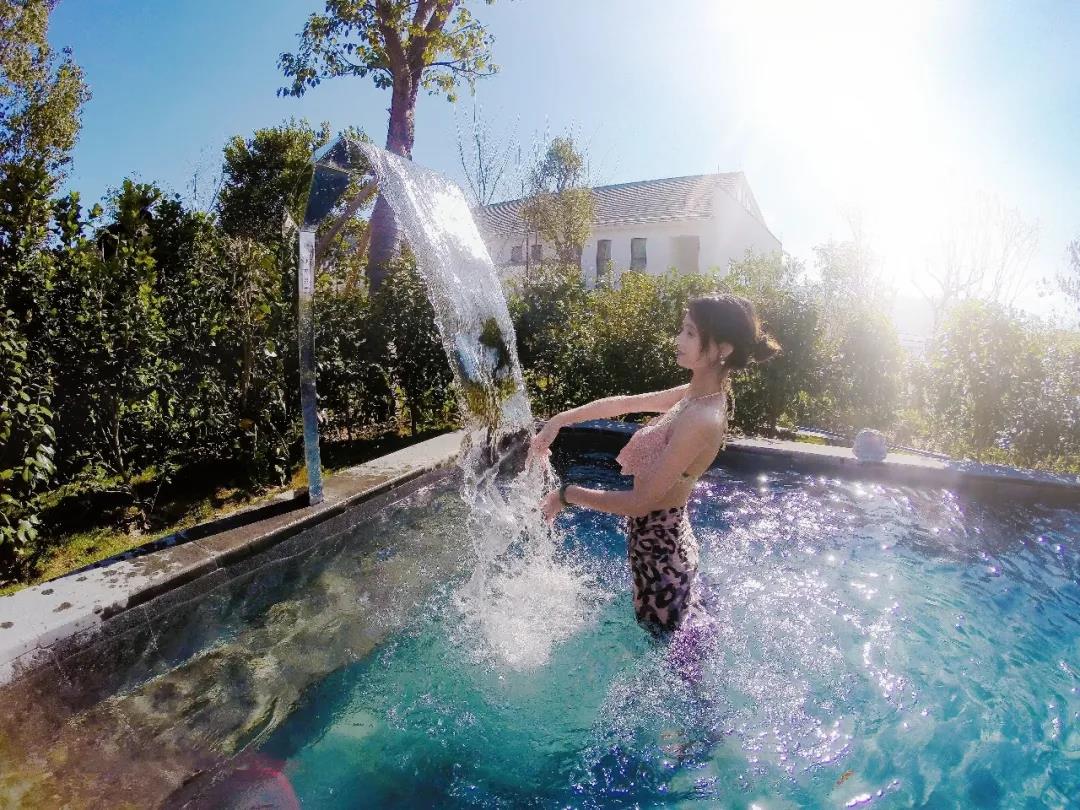 韶关威尼斯游泳视频,韶关冲浪游泳场