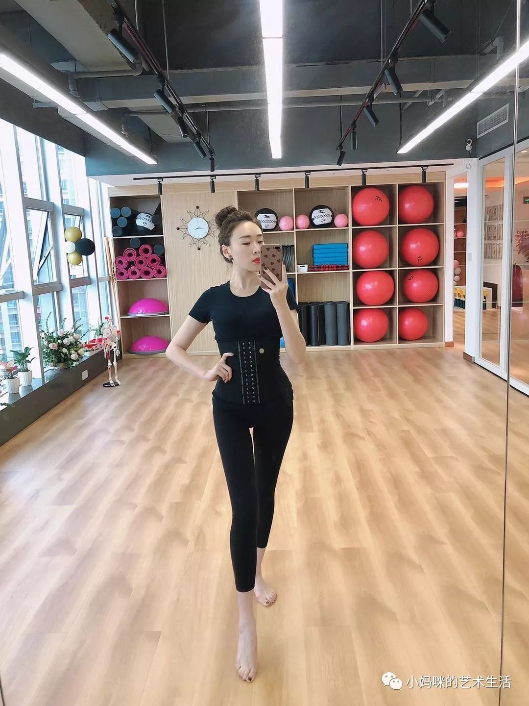 产后后背疼引起驼背是什么原因,产后矫正带隐形防驼背