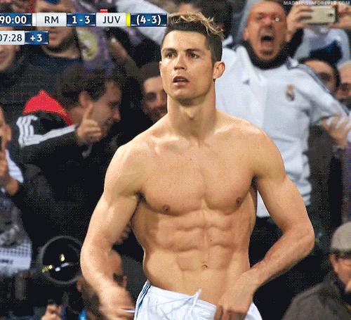 鼻血警告！掀起你的球衣来，盘点绿茵场五大肌肉男