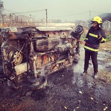 停车时闻到油箱盖处有汽油味,开车时开窗户有汽油味