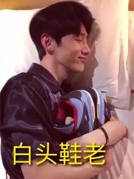 杨超越卖鞋,杨超越从村花到偶像的蜕变之路