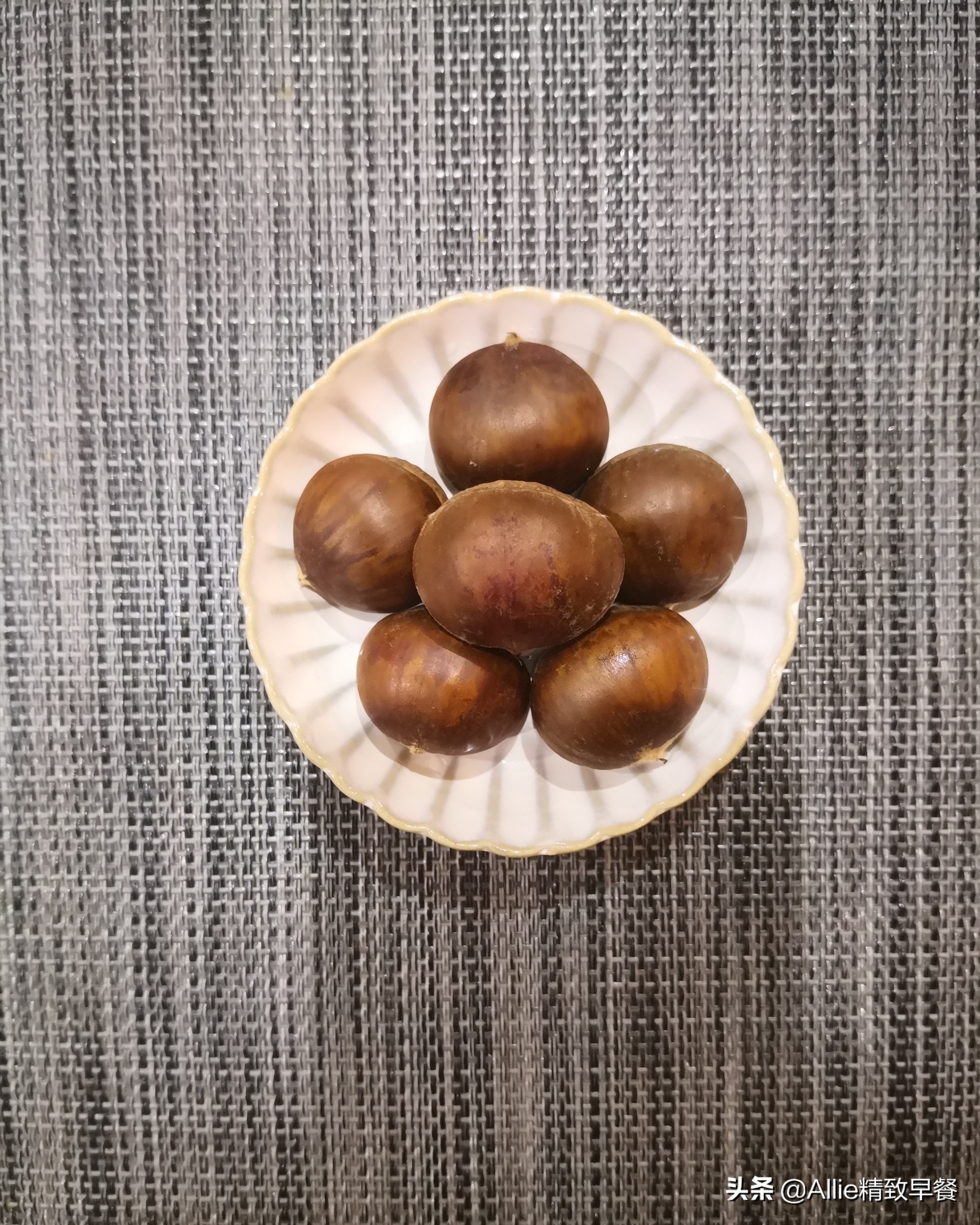 分享一道营养老母鸡汤,营养老母鸡菌汤