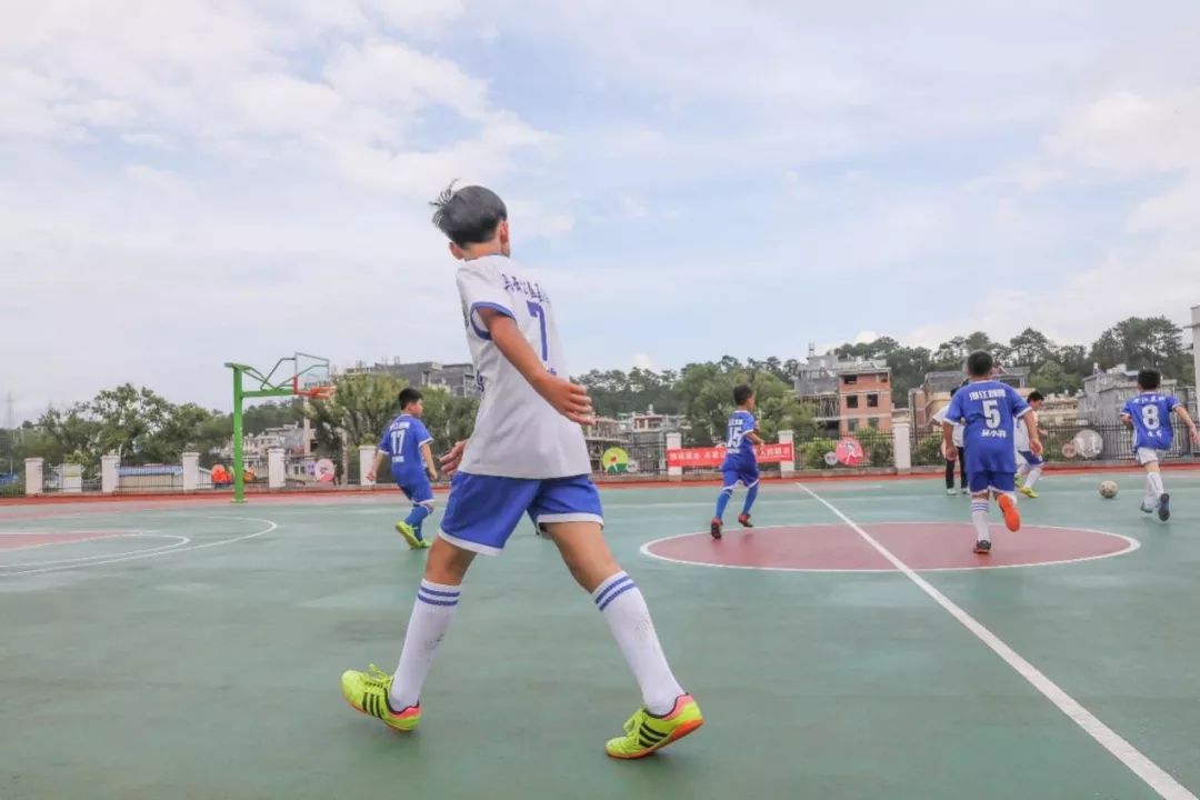 同时期内马尔和梅西,内马尔队和梅西队比赛