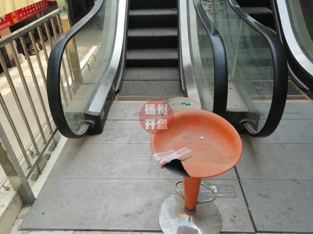 商家血亏！扬州一商场唱起空城计，现场一片狼藉