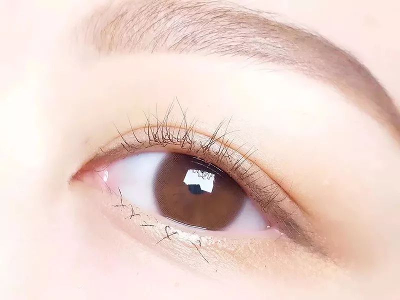 美瞳新手推荐日抛还是半年抛,新手戴美瞳应该注意一些什么