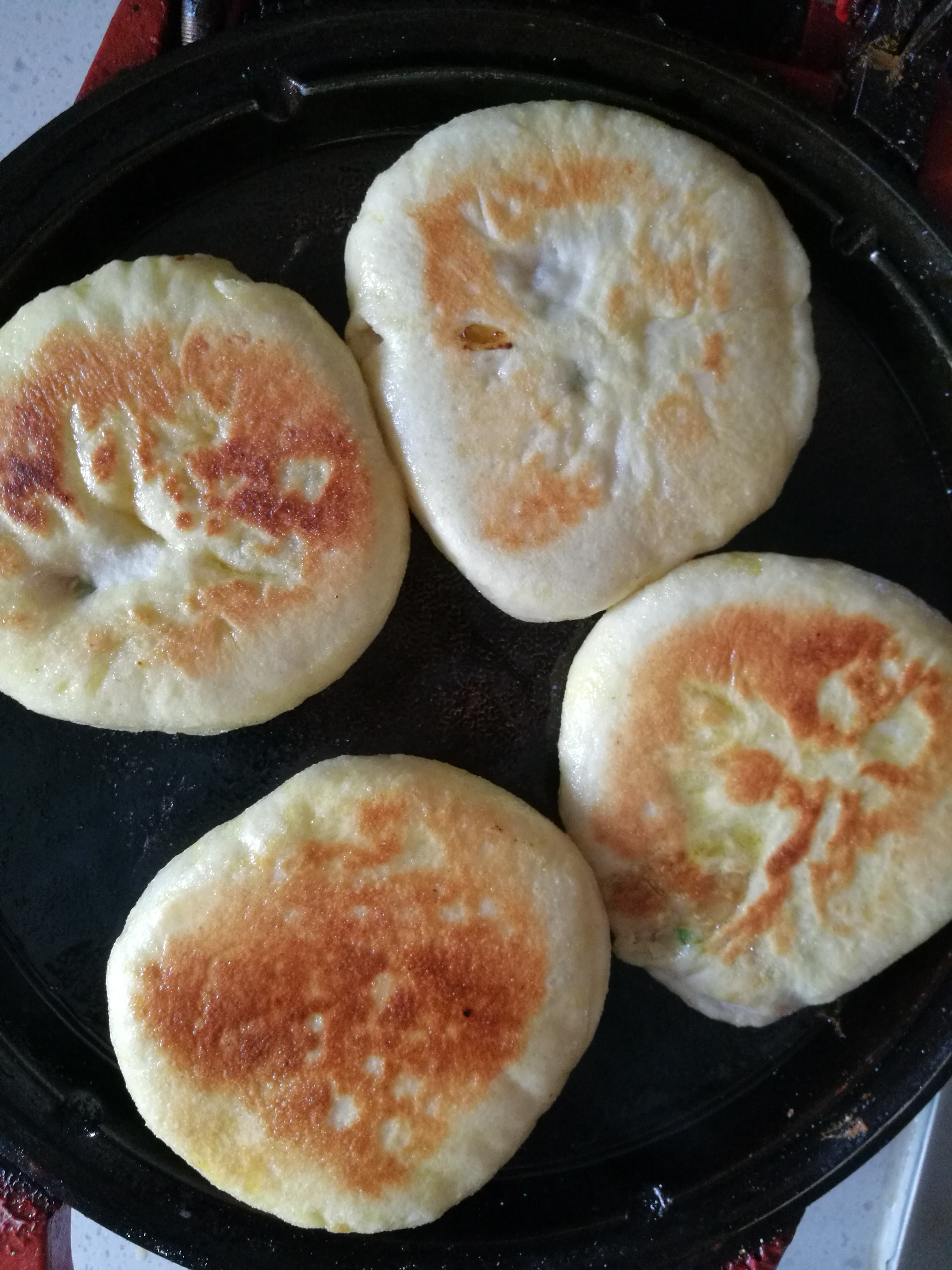 1碗面粉3个鸡蛋自己在家做小面包,1碗面粉一碗水做饼