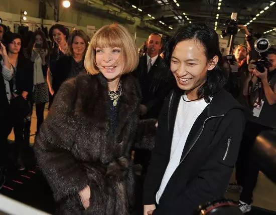 看时装周秀场vlog,时装周的深度解析