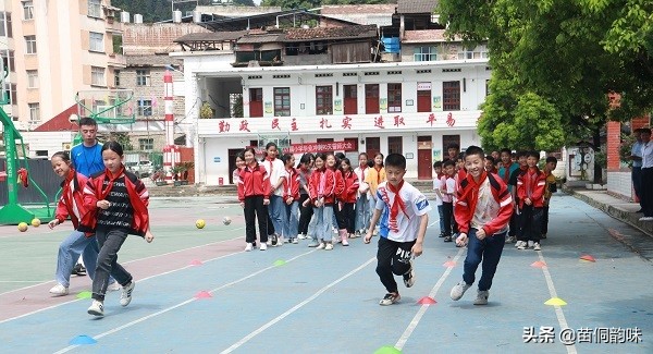 贵阳市南明小学专家组赴贯洞镇中心小学开展入校诊断送培送教活动