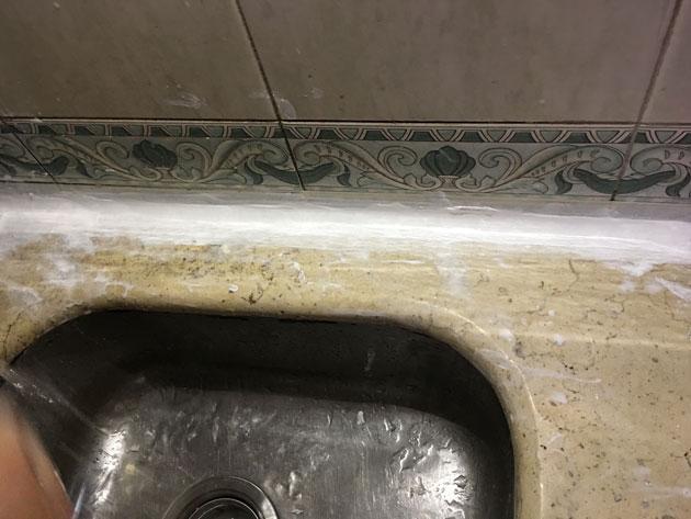 家里的卫生间可以用玻璃胶吗,家庭装修用多少玻璃胶