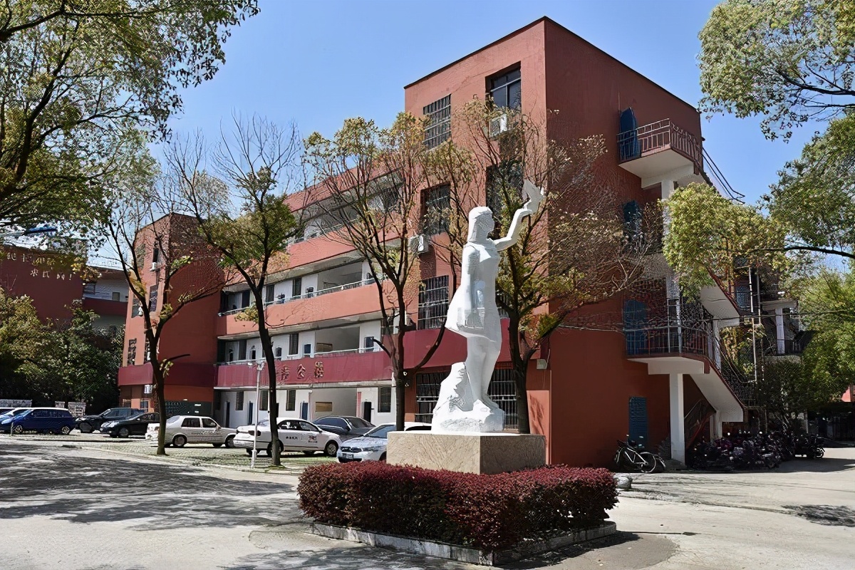 南昌有黑马培训机构,南昌市一批次学校升学率