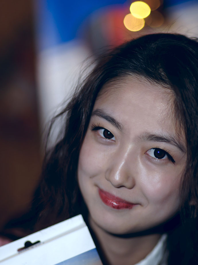 他讲铲车如何铲掉工人的大腿，车祸中的女人脸碎了一半来吓唬女生