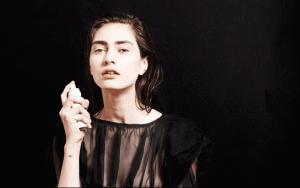 颐莲补水喷雾和雅漾喷雾哪个好用,雅漾补水喷雾有什么效果