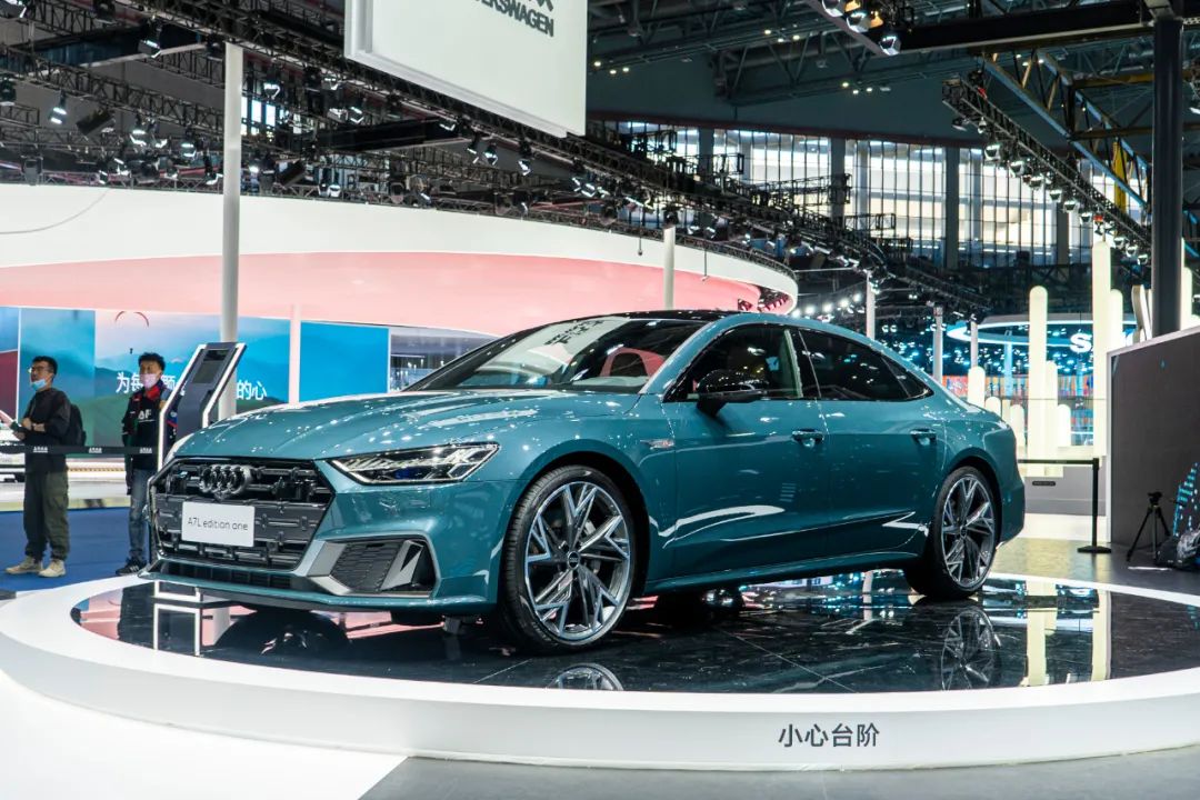 当优雅遇上潮流,当优雅碰上运动西装暴徒不再是梦