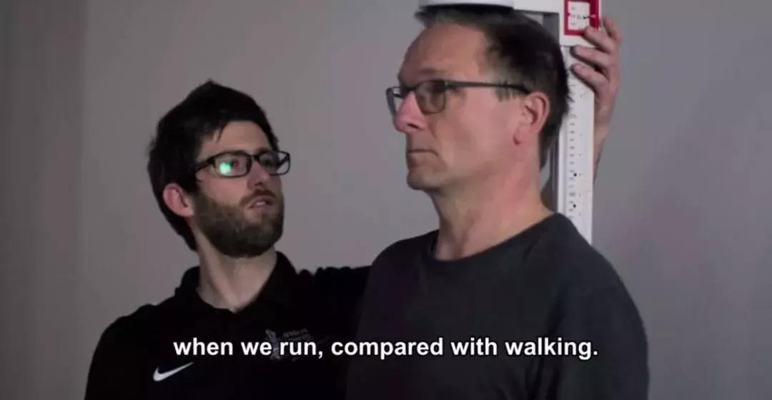 快走比跑步更毁膝盖,散步和跑步哪个更伤膝盖