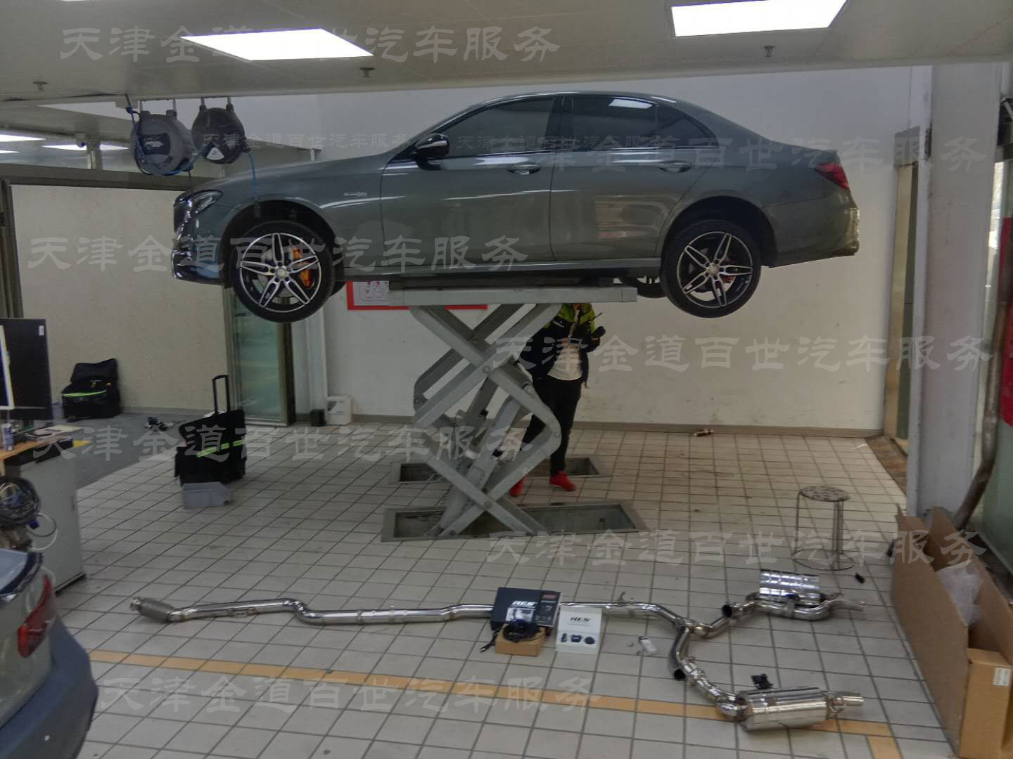 奔驰e300豪华版2024改后排气,天津市金道百世汽车用品