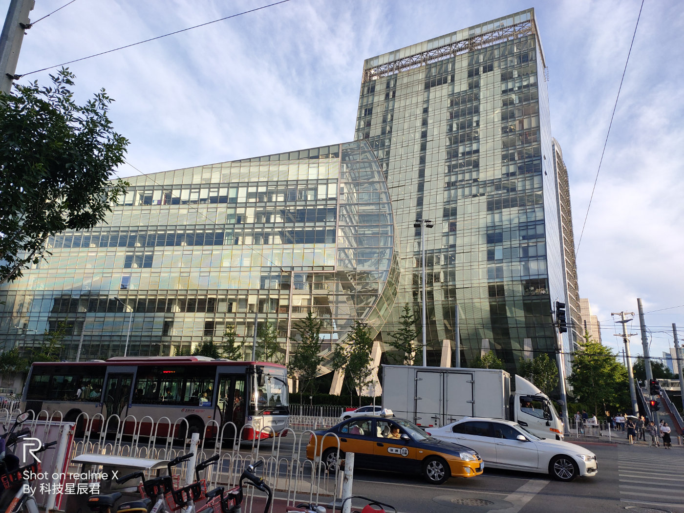 realmex青春版和x参数,realmex发布价是多少