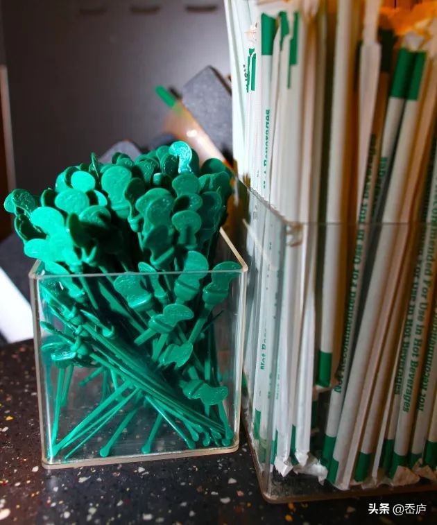 这个咖啡发明非常酷,据说每年能节约4亿根搅拌棒~