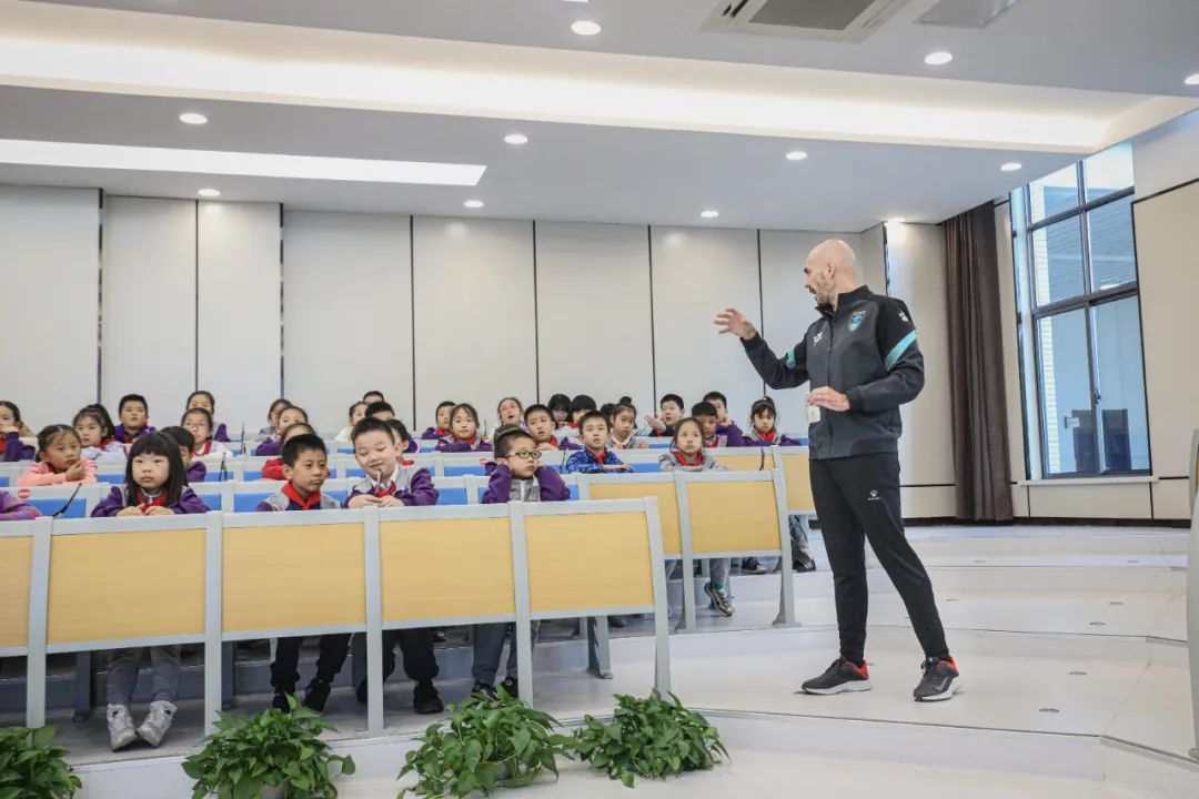 共建活动|支云狼兵走进南通紫琅一小，共度冲甲三周年纪念日