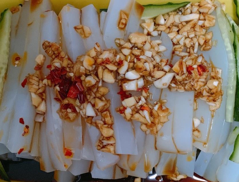 做凉粉容易碎，不劲道？掌握一个小技巧，劲道爽滑，比买的还好吃