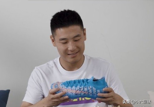 武磊给c罗的祝贺,c罗给武磊的祝贺