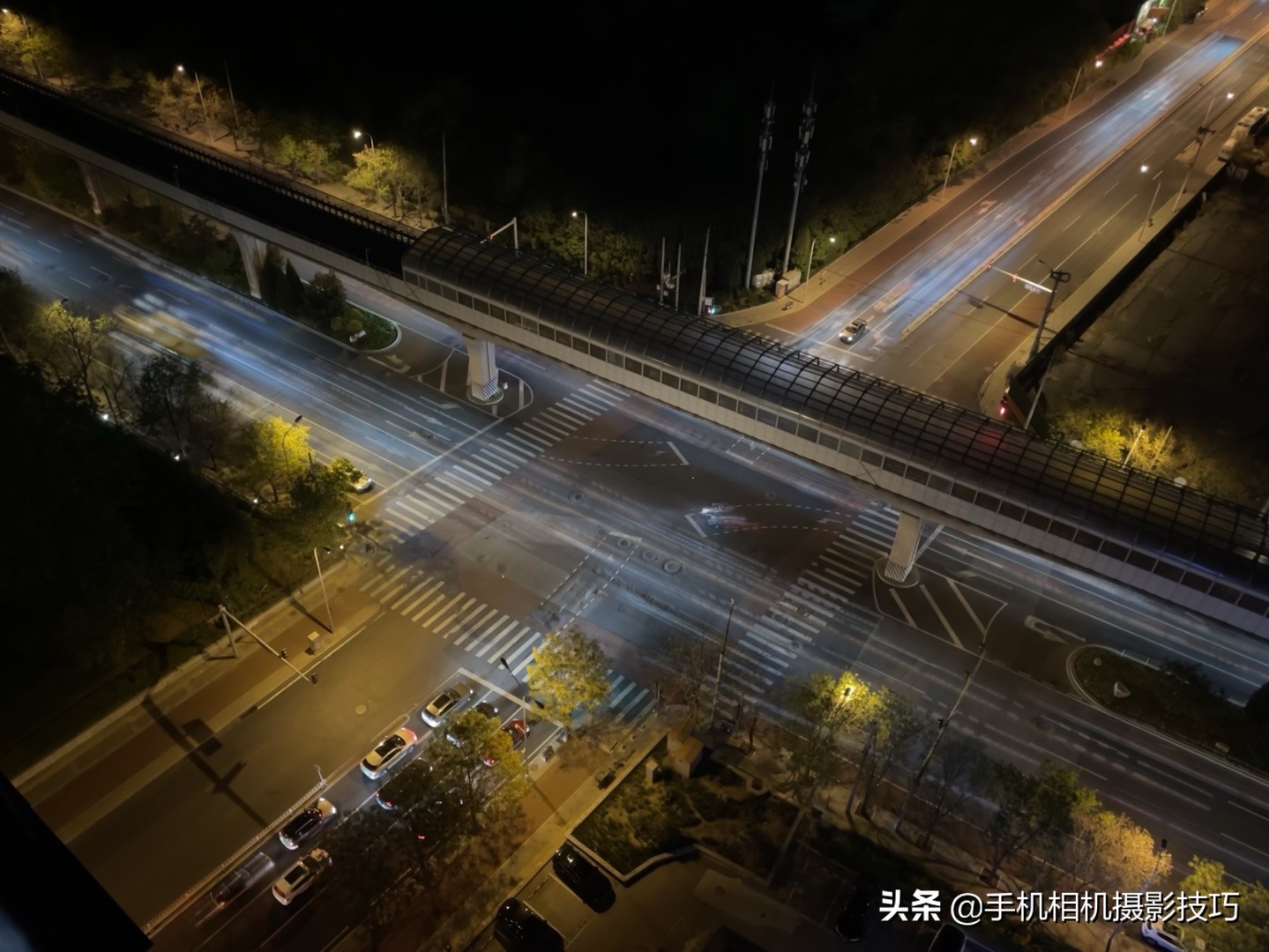 苹果用户不用羡慕安卓机了！夜景车轨你也能拍，方法还不止一种