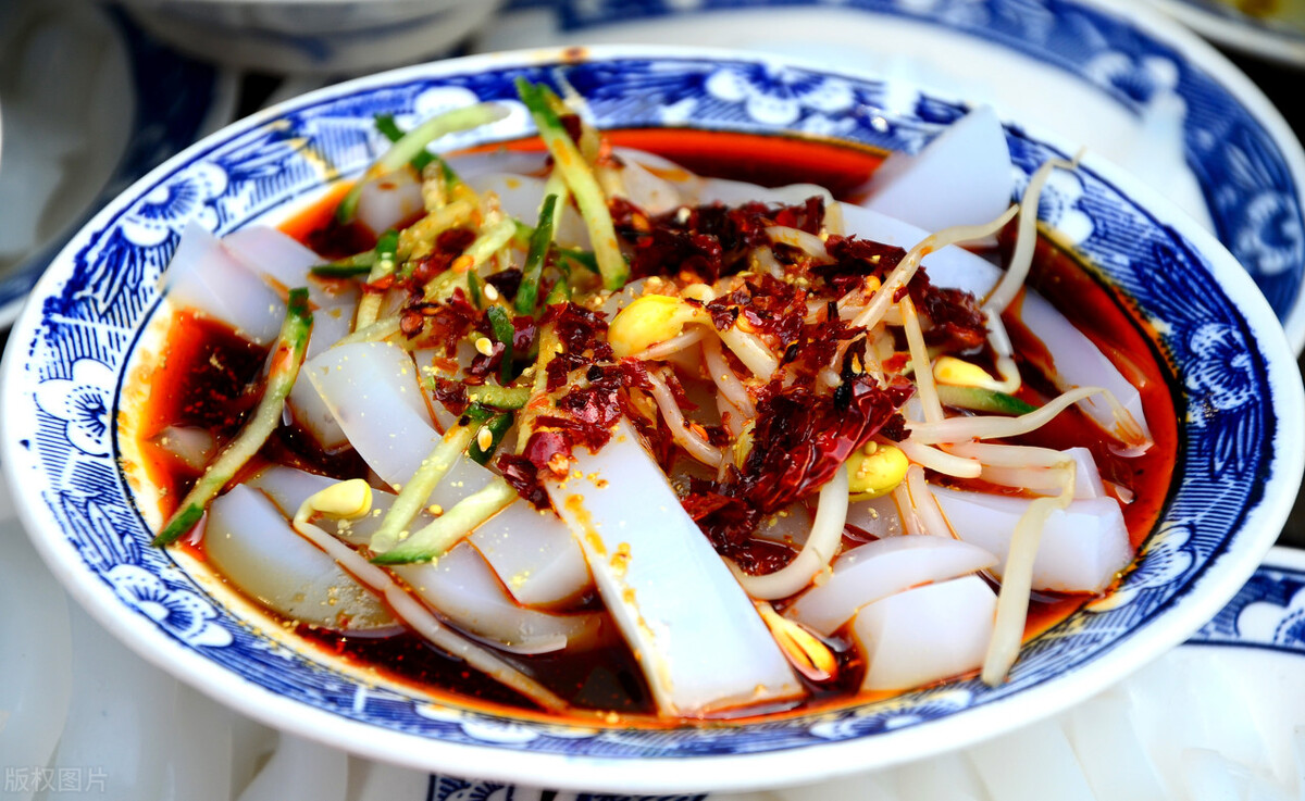 做凉粉必须放矾吗,做凉粉锅里要放水吗