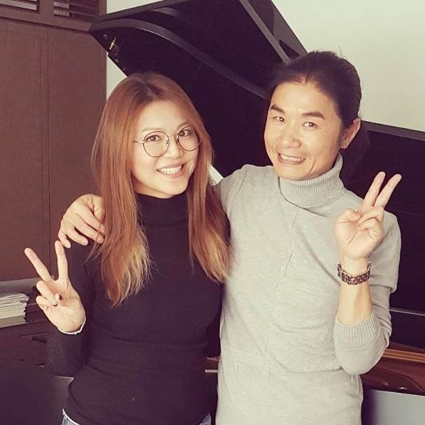 香港著名主持人罕见现身，患肾病每月花20万，换肾手术后病情好转