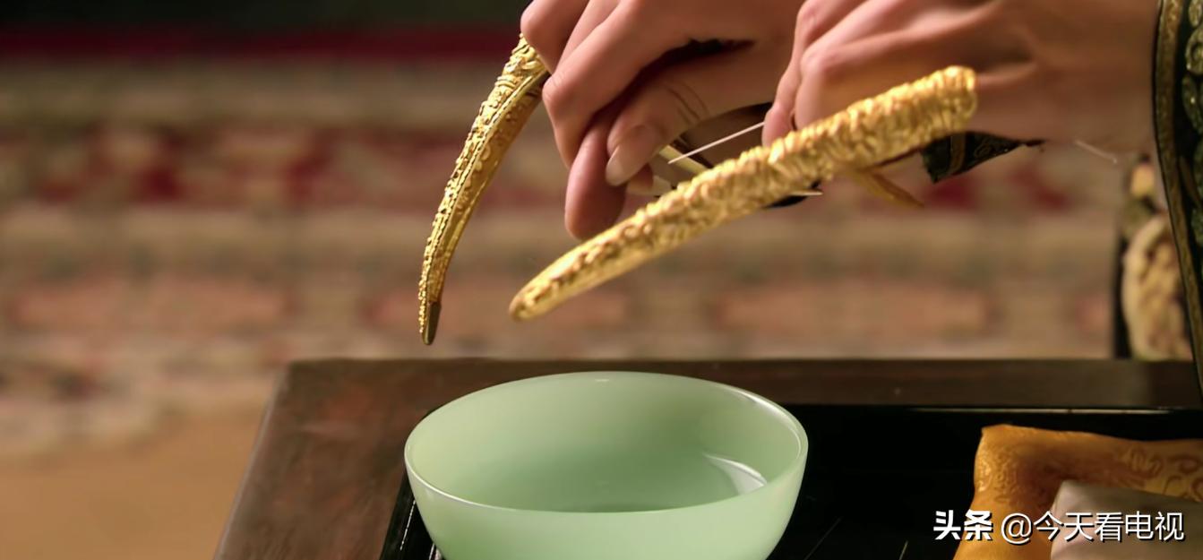 既然宜修笃定弘曕灵犀是温实初的孩子，怎么还会在水里加白矾？