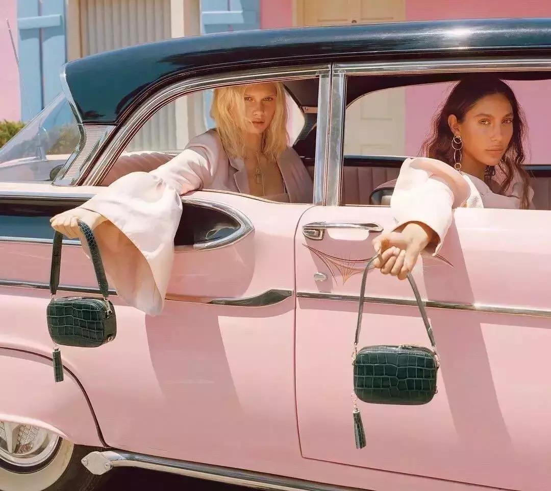 1000左右的包包品牌推荐,1000块钱能买什么大牌的包