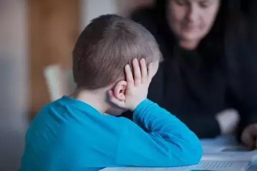 说话结巴矫正最简单方法,孩子说话口齿不清楚怎么纠正