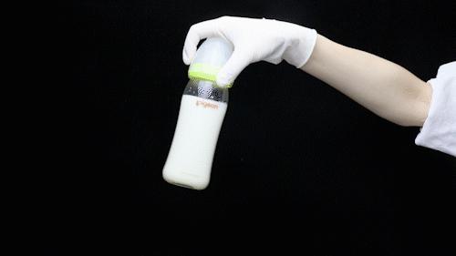 冲完奶粉后奶瓶上有黄色的结块,冲完奶粉奶瓶上挂壁有小颗粒