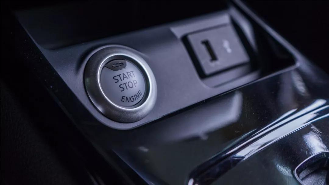 东风日产骐达:价格高一点,但空间告诉你值得!「快车体验043」