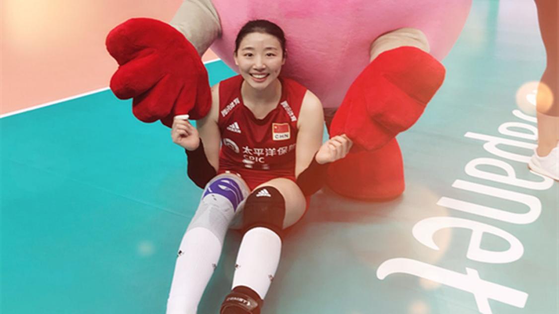 女排姚迪晒紧身衣训练照，身材比例很好，体态略胖别有一番风味