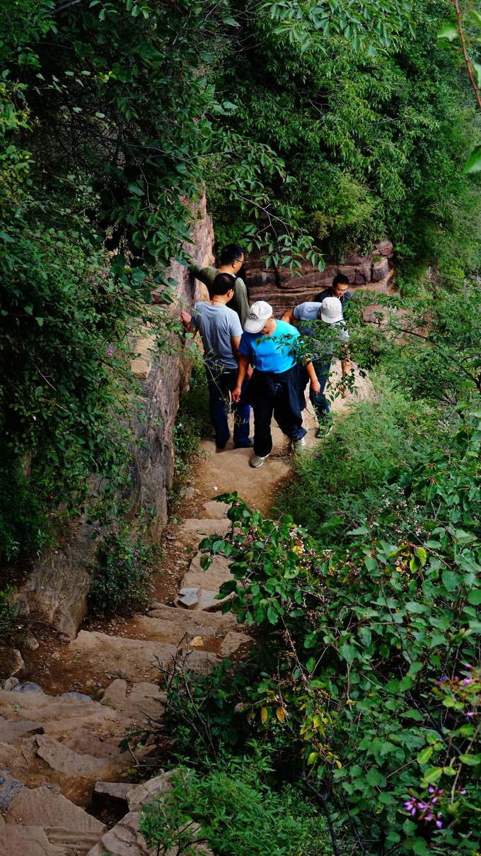 小游万仙山体验郭亮绝壁长廊,万仙山郭亮村景区瀑布介绍