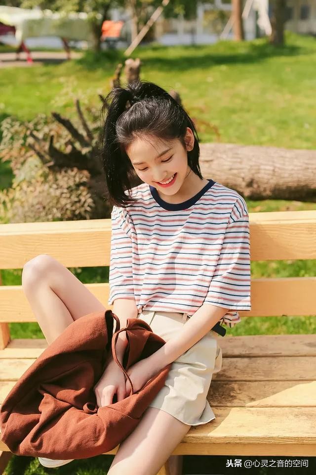 我是一个性格内向且活泼的人,我是一个比较内向的人不善表达