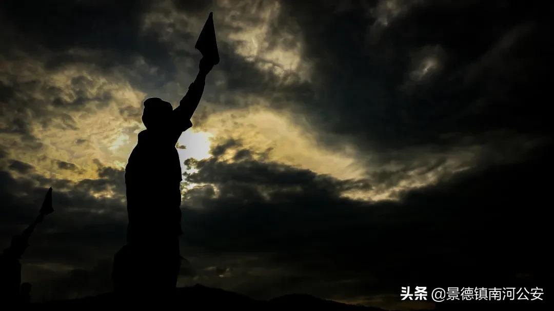 又快又准！夜间实弹射击训练，*弹子**呼啸直指靶心